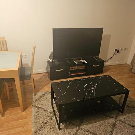 Big Double Room With Bathroom In 2 Bedroom Flat Kitchen Is Shared Harrow on the Hill ภายนอก รูปภาพ