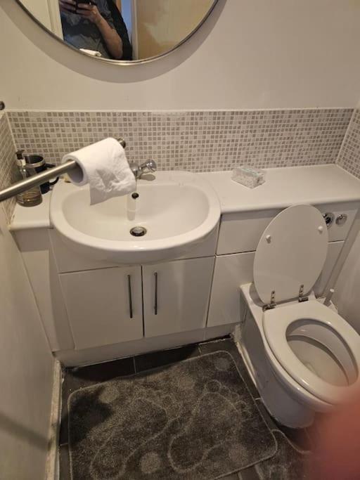 Big Double Room With Bathroom In 2 Bedroom Flat Kitchen Is Shared Harrow on the Hill ภายนอก รูปภาพ