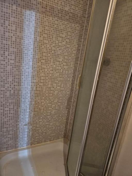 Big Double Room With Bathroom In 2 Bedroom Flat Kitchen Is Shared Harrow on the Hill ภายนอก รูปภาพ