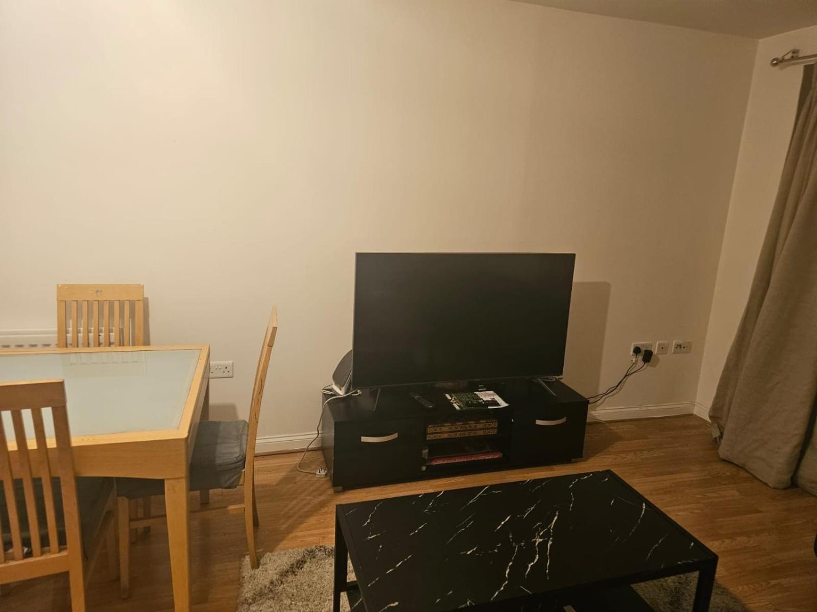 Big Double Room With Bathroom In 2 Bedroom Flat Kitchen Is Shared Harrow on the Hill ภายนอก รูปภาพ